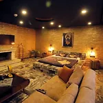 Elegant House アパート