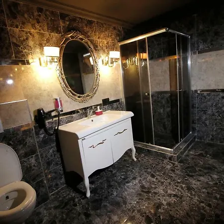 Elegant House アパート