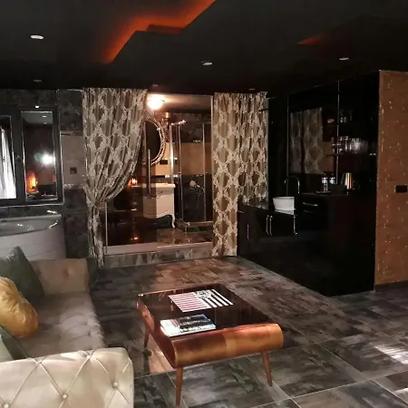 Elegant House Apartment *