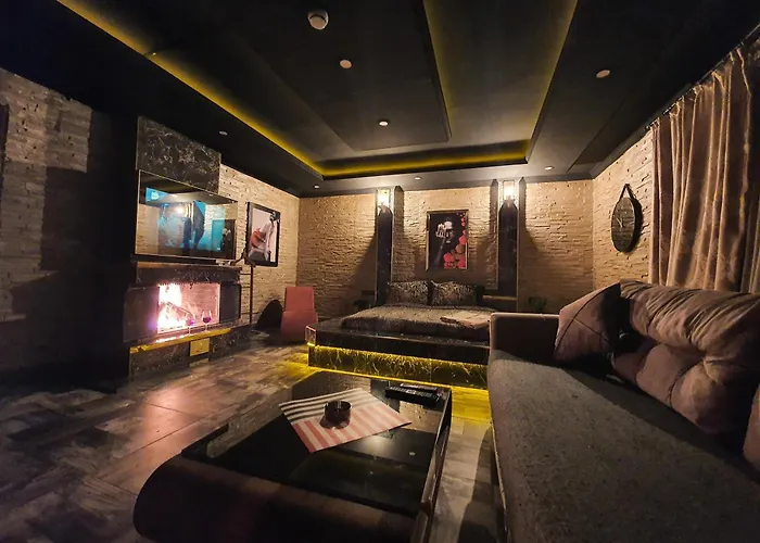 Elegant House アパート