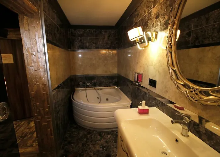 Elegant House アパート